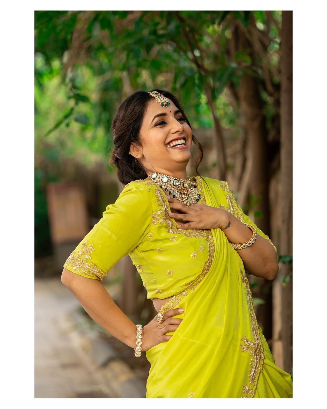 sayali-sanjeev-new-photoshoot-in-yellow-nauvari-saree