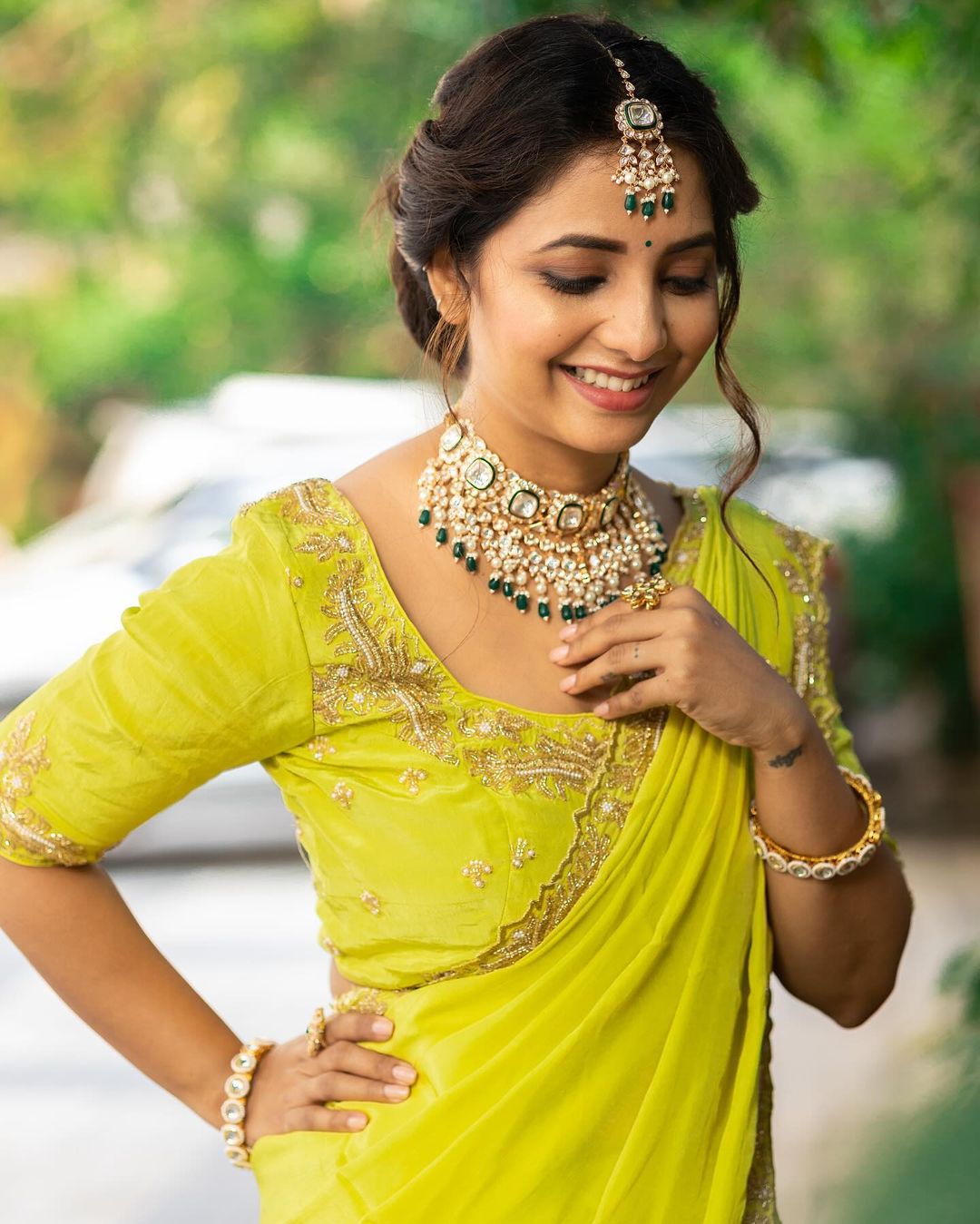 sayali-sanjeev-new-photoshoot-in-yellow-nauvari-saree