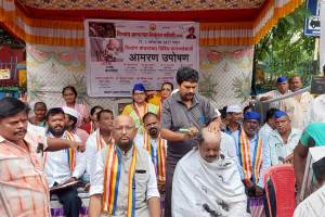 disability organizations protest in front of thane municipal corporation headquarters for stalls