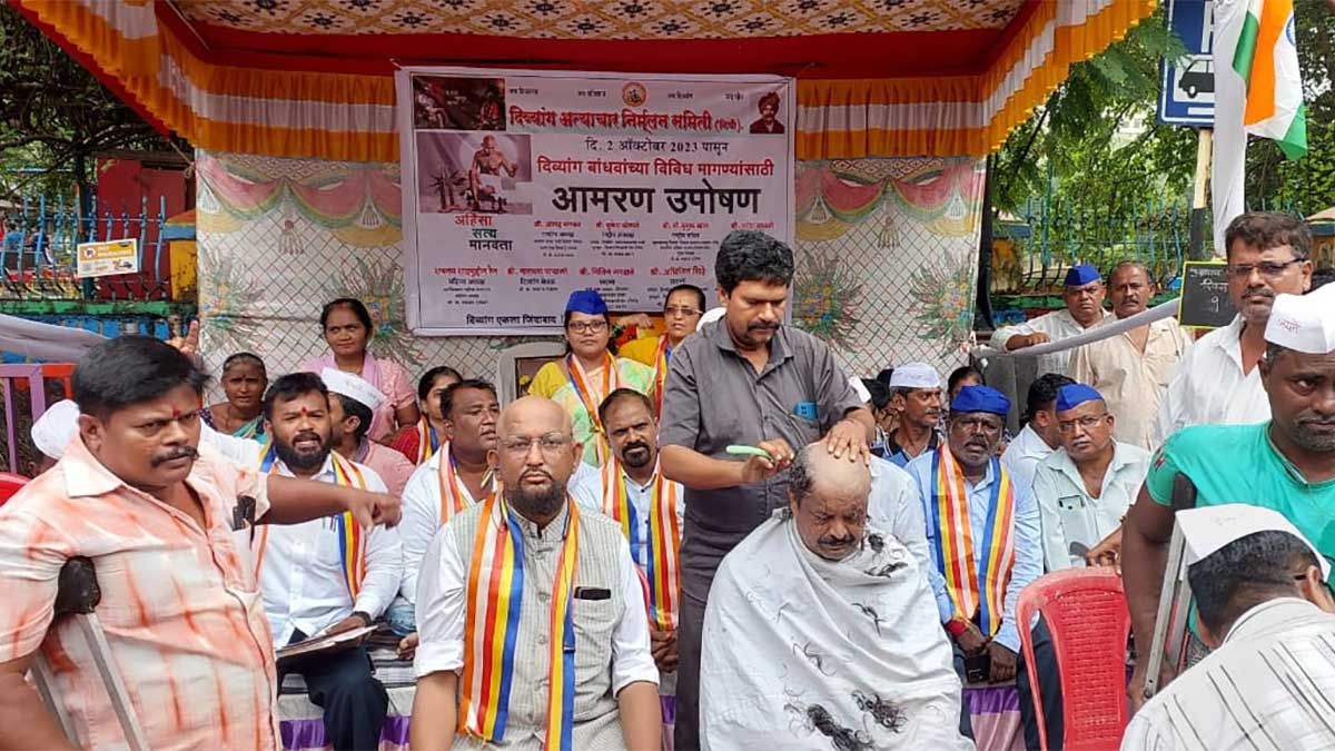 disability organizations protest in front of thane municipal corporation headquarters for stalls
