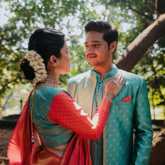 दोघांच्या कामाबद्दल बोलायचं झालं तर, अभिषेक सध्या 'आई कुठे काय करते' या लोकप्रिय मालिकेत यश या भूमिकेत पाहायला मिळत आहे. तर कृतिका अलीकडेच ‘ताली’ या लोकप्रिय सीरिजमध्ये झळकली होती. तिने तृतीयपंथी गौरी सावंत यांच्या बालपणीची भूमिका साकारली होती.