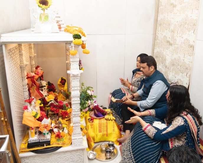 Amruta and Devendra Fadnavis 