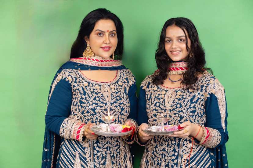 Amruta and Divija Fadnavis 