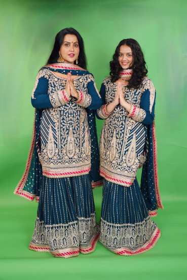 Amruta and Divija Fadnavis 