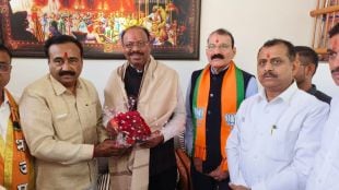 BJP state president MLA Chandrashekhar Bawankule visited the house of Congress district president Dr Tushar Shewale