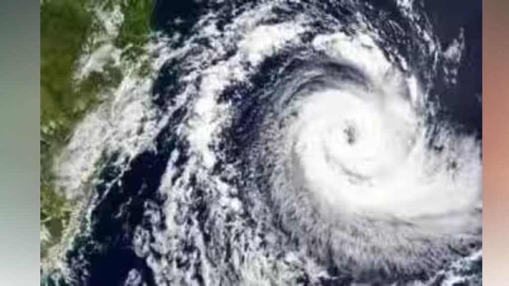 Cyclone signs in the Bay of Bengal