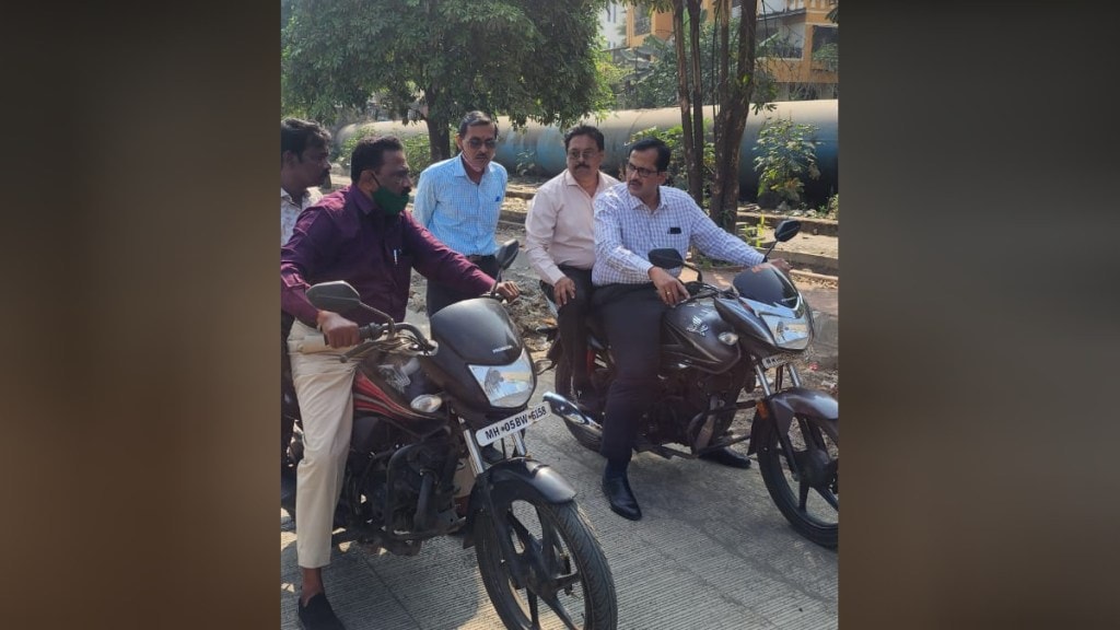Inspection by Additional Commissioner of Sanitation in Kalyan on two wheelers
