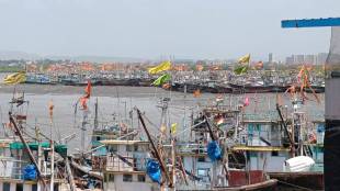 Fish trading in Karanja port