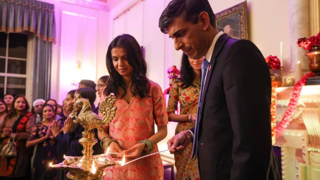 Rishi Sunak and Akshata Murthy celebrated Diwali Welcomed Hindu guest at 10 downing street residence