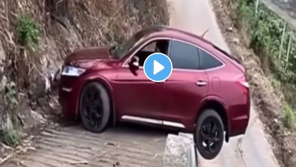 Car driving video Dangerous U Turn Watch Amazing Driving Skills goes viral