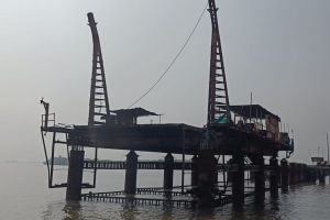Passengers have to wait for the Karanja-Revas row service due to Revus jetty work stopped