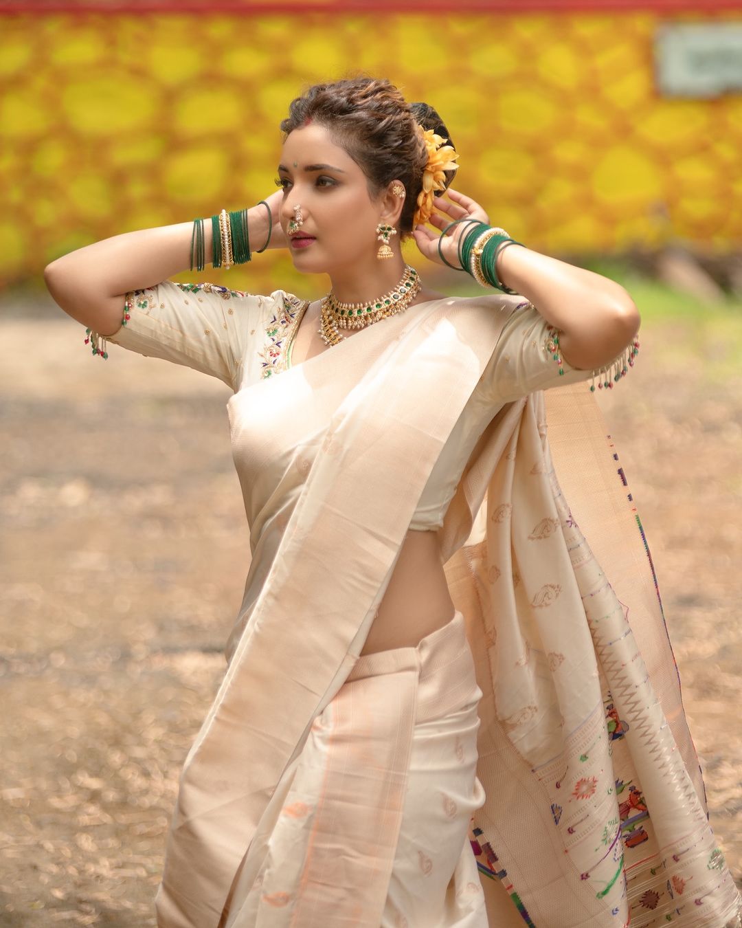 Rupali Bhosle White Nauvari Paithani Saree