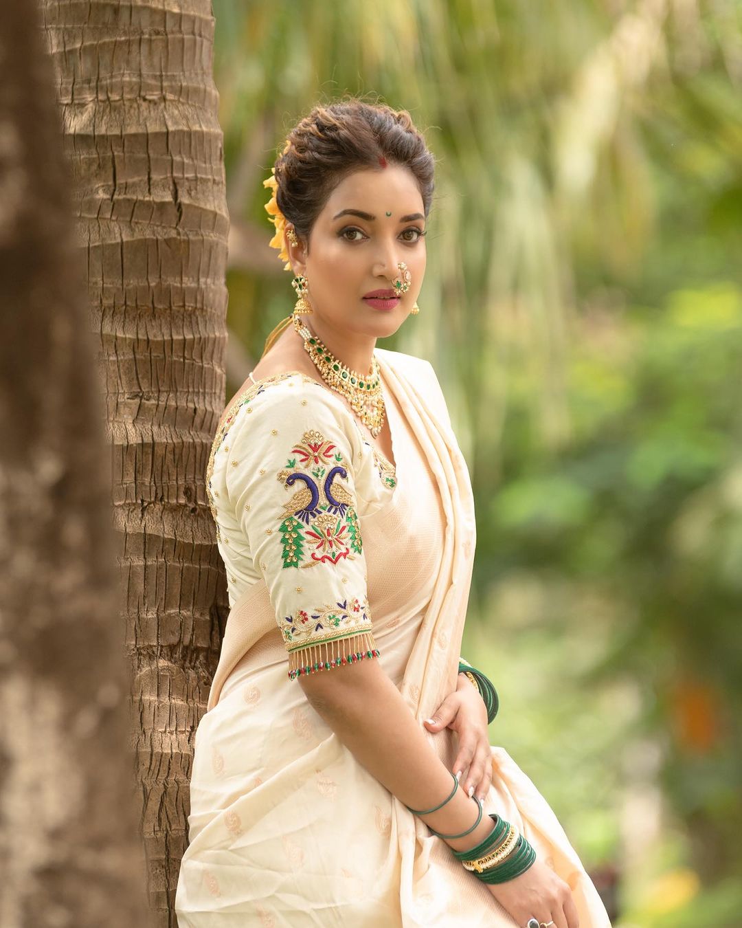 Rupali Bhosle White Nauvari Paithani Saree