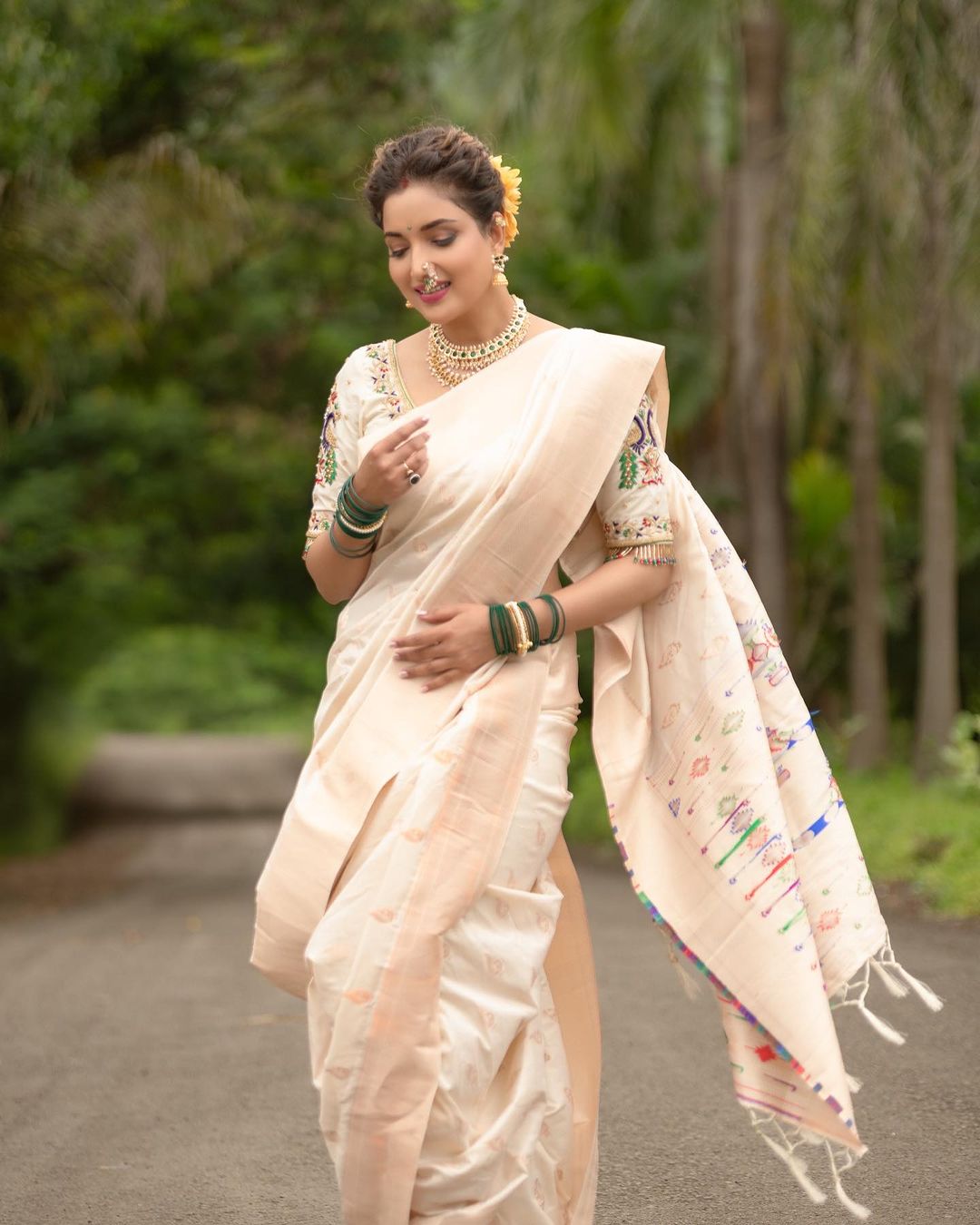 Rupali Bhosle White Nauvari Paithani Saree