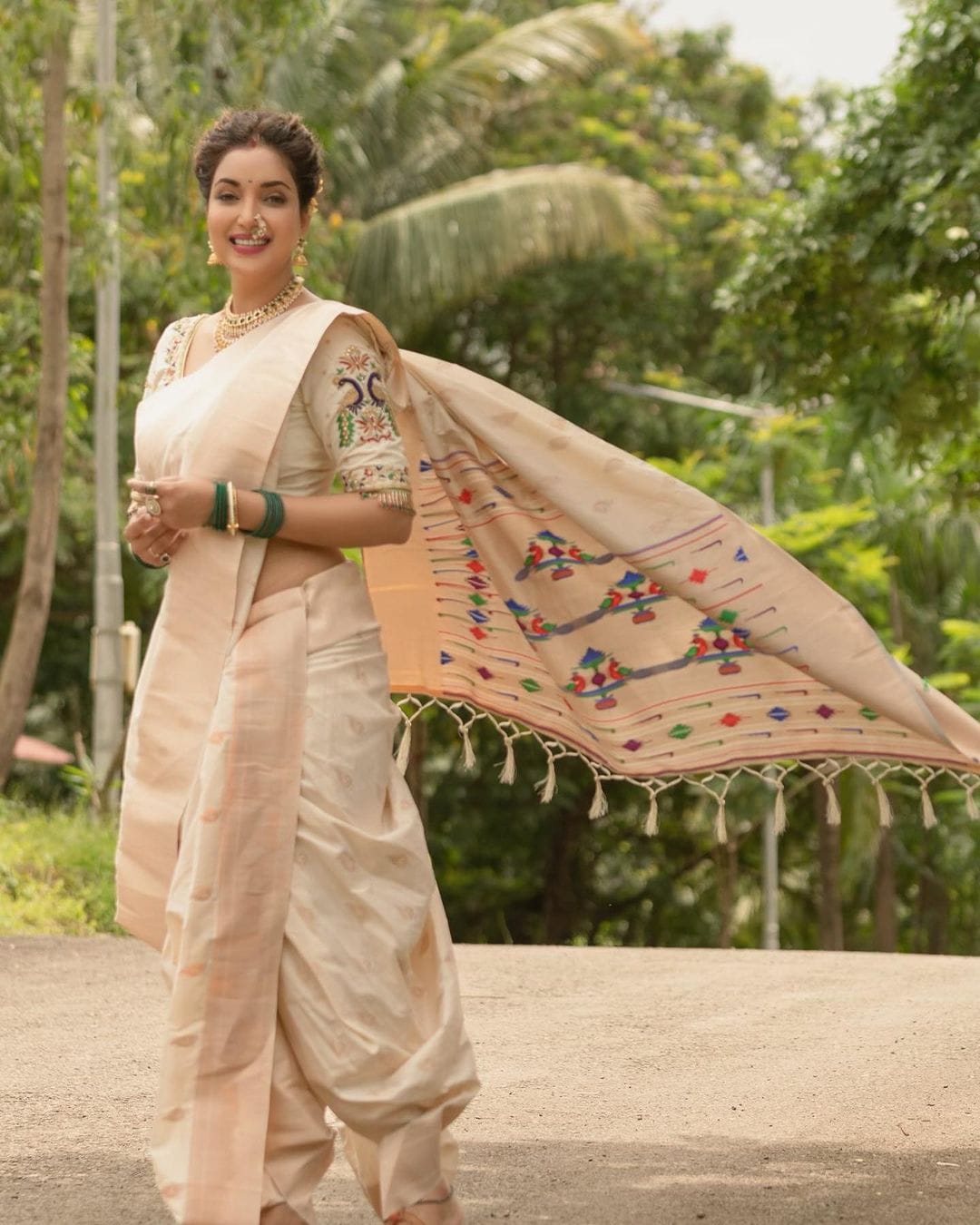 Rupali Bhosle White Nauvari Paithani Saree