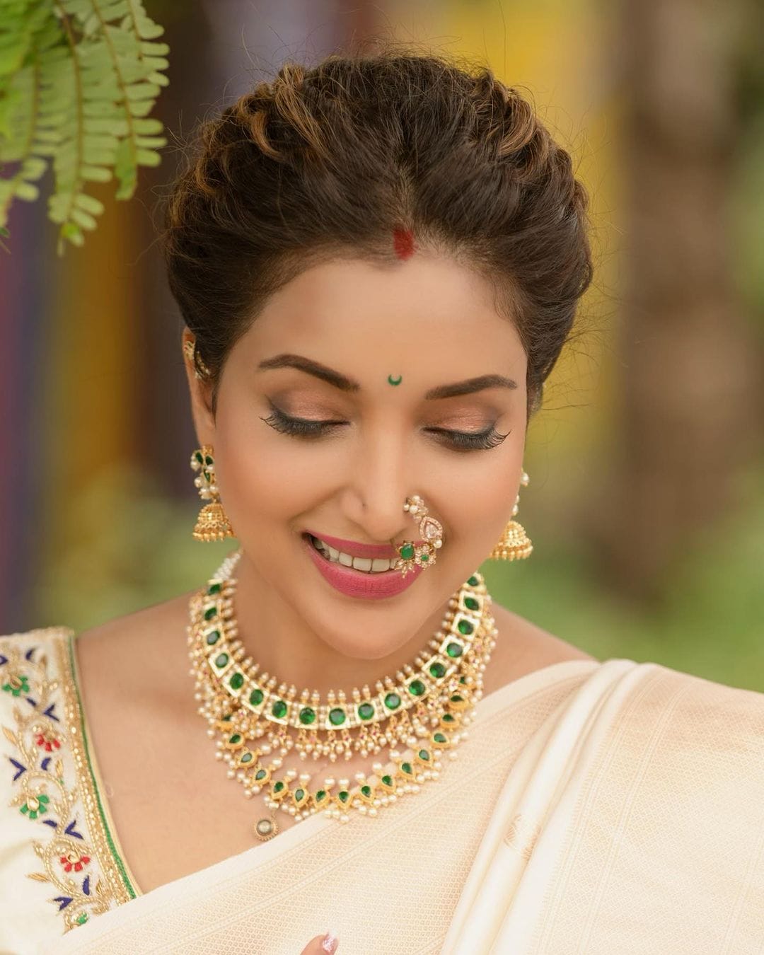 Rupali Bhosle White Nauvari Paithani Saree