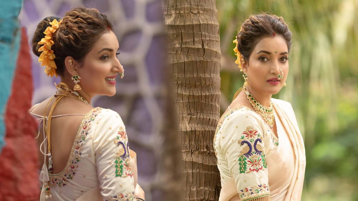 Rupali Bhosle White Nauvari Paithani Saree