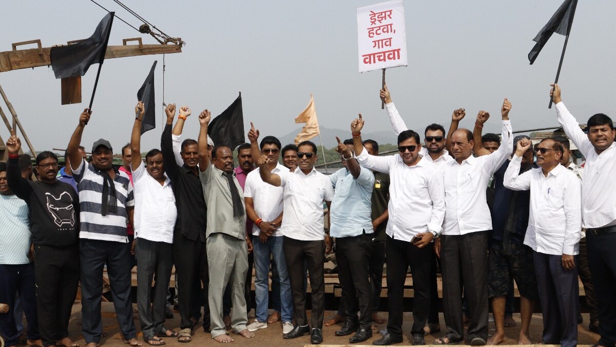 Thane oppose sand mining by dredgers in Bhiwandi and Thane talukas of the district