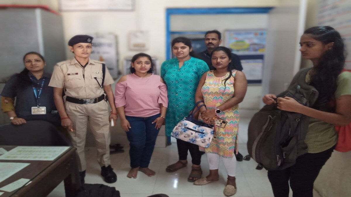 passengers injuries Dombivli railway station