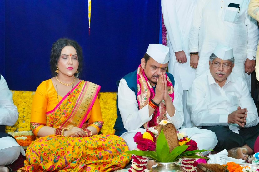 अमृता फडणवीस या सोशल मीडियावर बऱ्याच सक्रिय असतात. त्यांच्या महत्त्वाच्या कार्यक्रमांचे ते सोशल मीडियाद्वारे अपडेट्स देत असतात. (फोटो - देवेंद्र फडणवीस/एक्स)