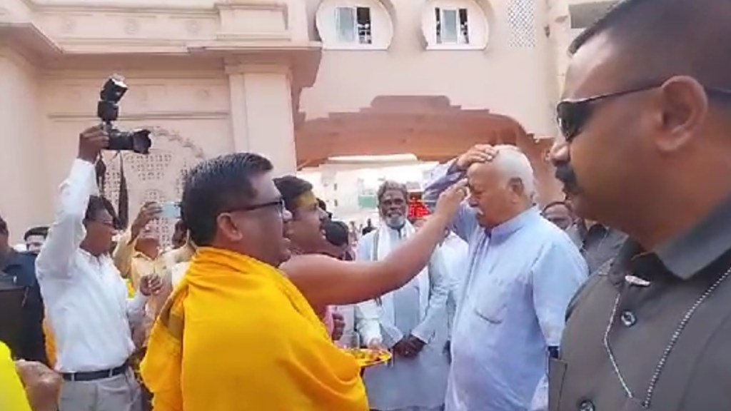 mohan bhagwat visited gajanan maharaj temple