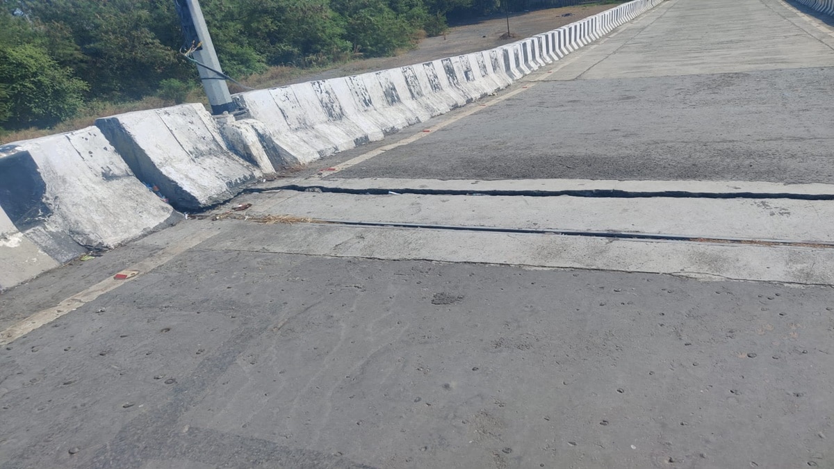 naigaon bridge, danger, crack on closed road