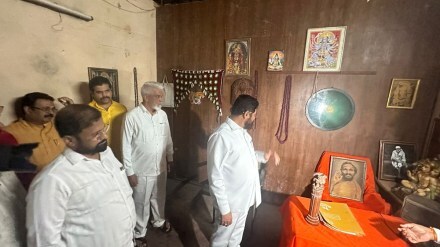 cm eknath shinde at anand aashram, film producer dharmveer 2, hunter weapon of late anand dighe