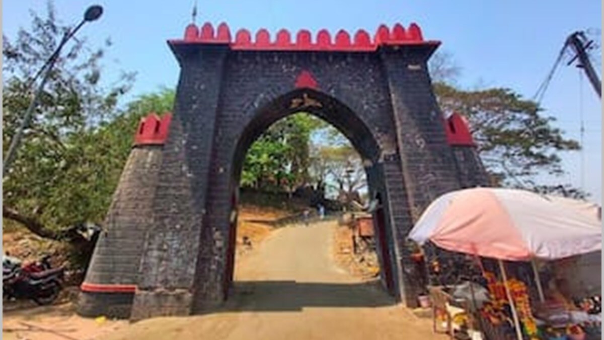 satvahana king descendant, grab the land of durgadi fort