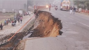 railway overbridge collapsed in manmad, manmad railway overbridge collapsed, british era railway overbridge collpased in manmad,