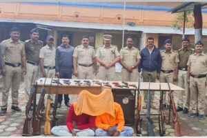 deulgaon raja 2 young boys with weapons, 2 young boys with air rifle in buldhana