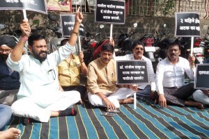 pune mla ravindra dhangekar, ravindra dhangekar protest outside pune police commissioner office