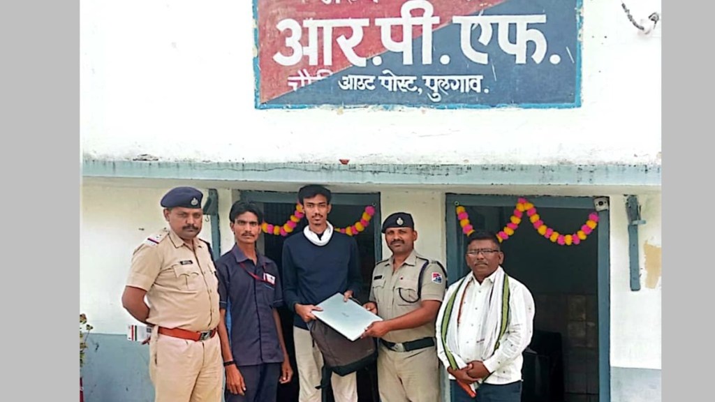amravati railway police, amravati railway police operation amanat, returned material of rupees 2 87 crore to passengers