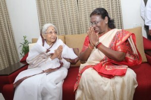 president draupadi murmu pune, draupadi murmu meets pratibha patil pune
