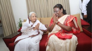 president draupadi murmu pune, draupadi murmu meets pratibha patil pune