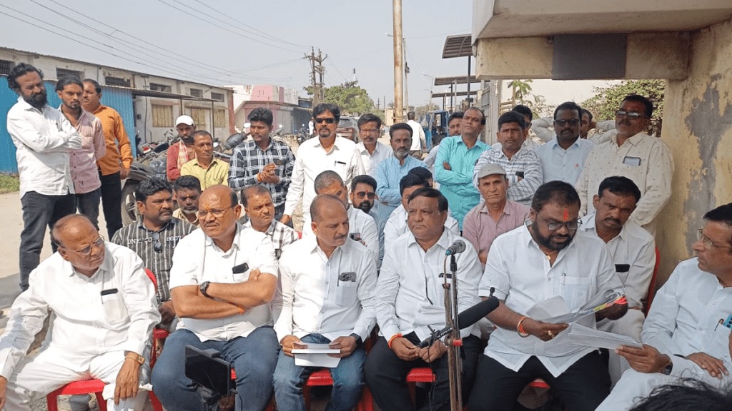 Shiv Sena Uddhav Thackeray deputy leader Advay Hire arrested connection loan scam, Dada Bhuse's supporters criticized hire malegaon