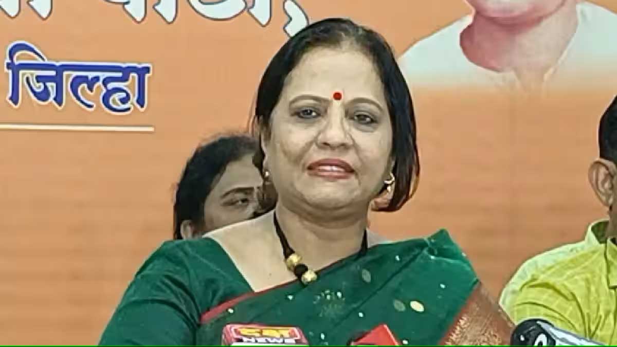 bjp mla devyani farande opposed to release water for jayakwadi dam
