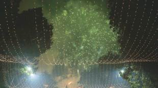 1500 people booked in mumbai for violating high court timings on bursting firecrackers zws