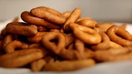 this year make special crispy kadboli for Diwali note down the recipe