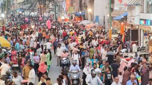 Citizens flock to shopping in the market on Diwali
