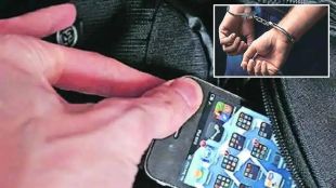 mobile phone thief was beaten in the weekly market