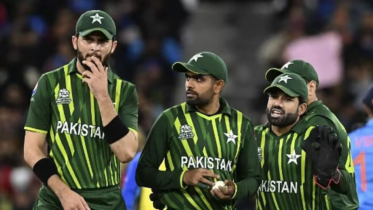 Pakistan Cricket: विश्वचषकातून बाहेर पडलेल्या पाकिस्तानला मोठा धक्का! गोलंदाजी प्रशिक्षकाने सोडली संघाची साथ