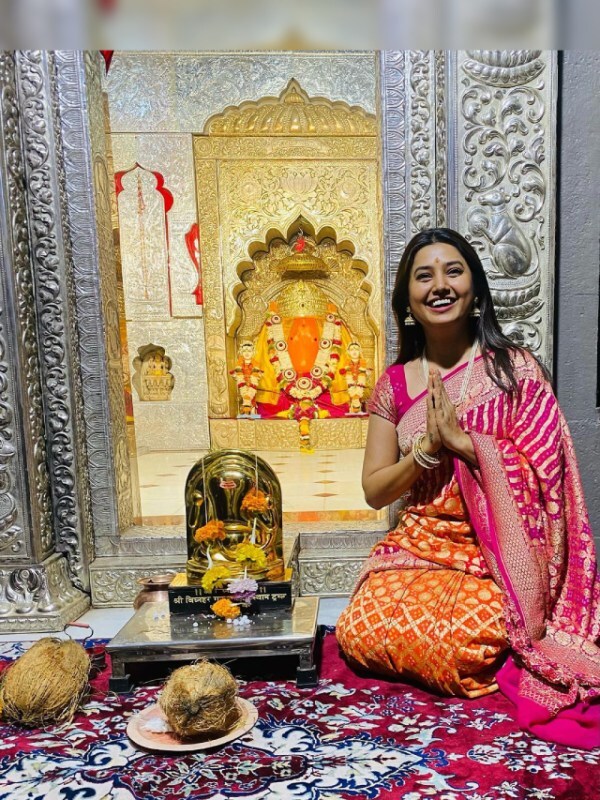 prajakta-mali-ojhar-ganesh-temple