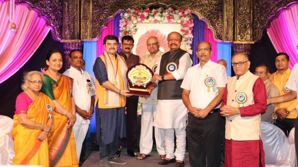 Vishnudas Bhave award to Prashant Damle