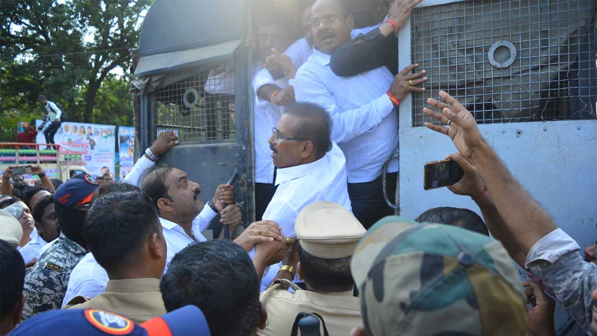 former health minister rajesh tope congress mla protesters booked for agitation over jayakwadi water