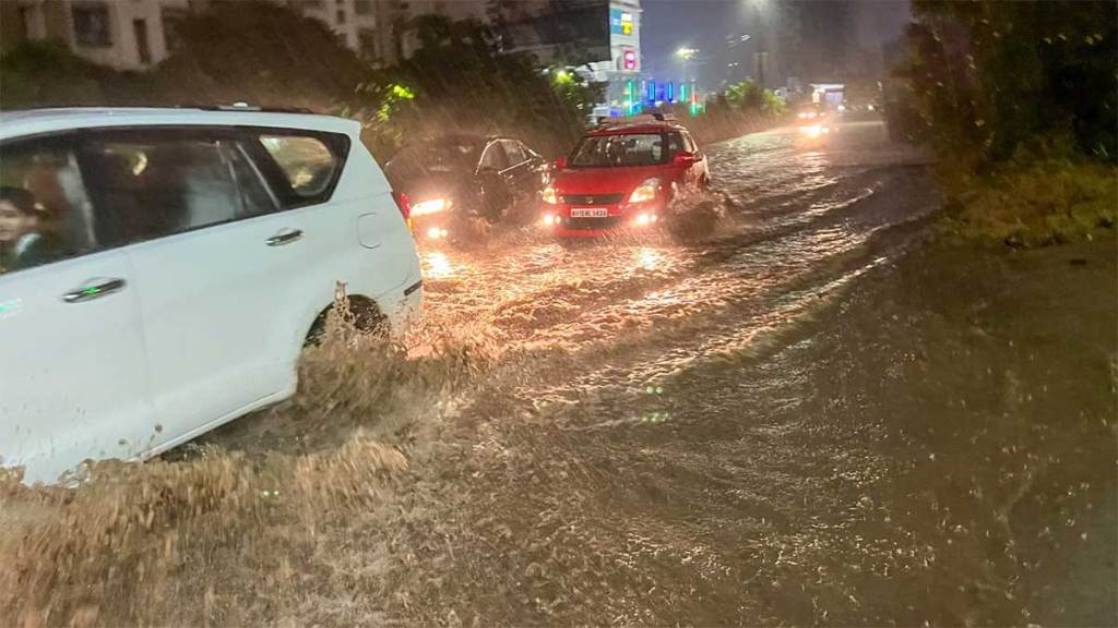 pune receives heavy rain with thunderstorm