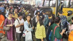 thane station, long queues, passengers, rickshaws