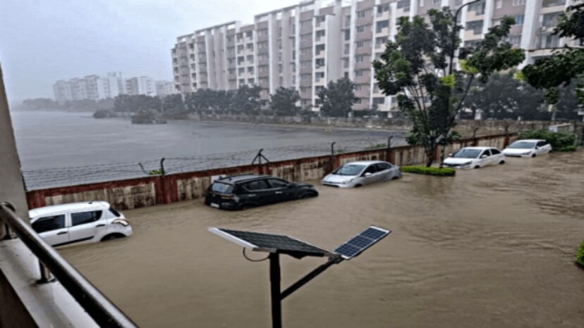 चेन्नई आणि जवळपासच्या भागात मोठ्या प्रमाणात पाणी साचले आहे. (पीटीआय फोटो)