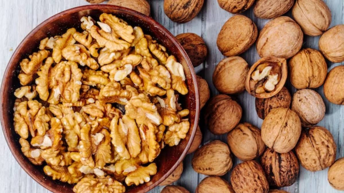You must eat walnuts in winter know in what quantity and when should you eat them lifestyle