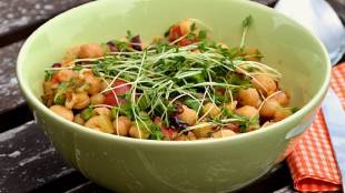 Include these foods in your diet to control cholesterol