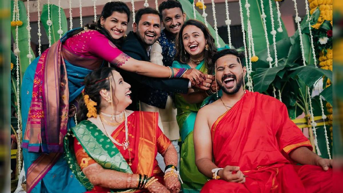 marathi singer Mugdha Vaishampayan Elder sister mrudul Vaishampayan wedding